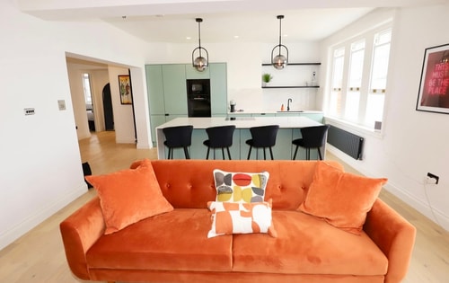 Brand New Luxury Refurbished 3 Bedroom Flat 