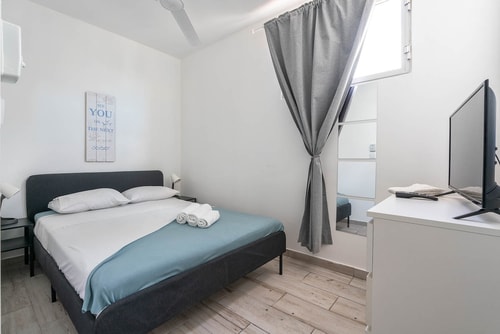 Dubaya small room| 3rd floor charming street Faro