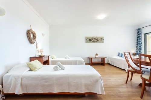 Vickya Room ¶ Best Comfort for 4 in Faro