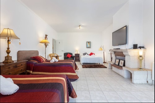 Soraya Room! Nearest stay to Faro Airport for 4!