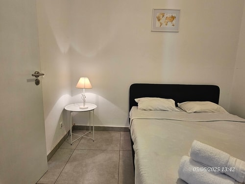 Robertya interior room! Between Airport & City!