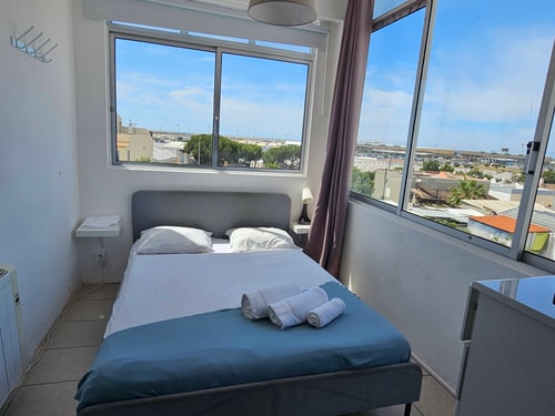 Thaisya room| Stay near Faro Airport