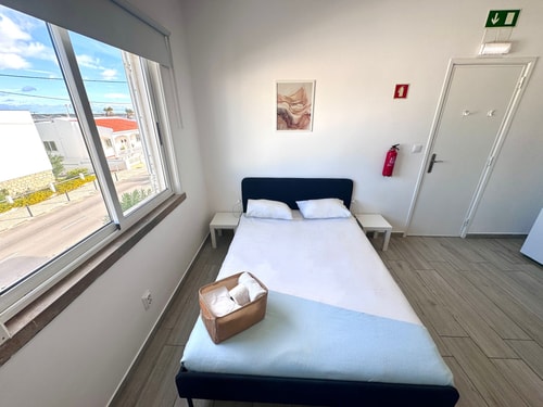 Margaridya room| Steps from beach