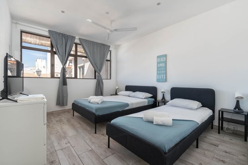 Nairibya room| 3rd floor charming street & central