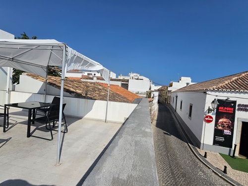 Castelya House! Steps from Old town