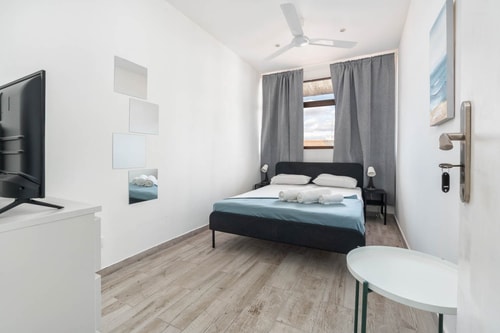 Bogotya room! 3rd floor charming street & central