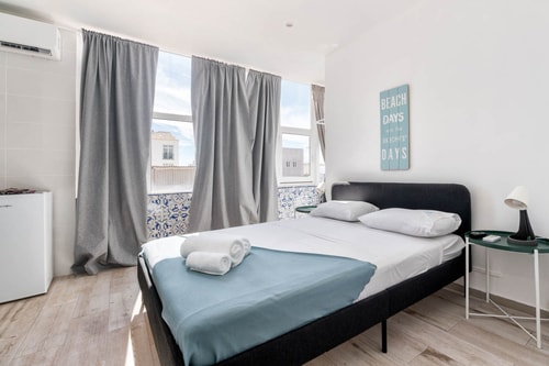 Brusselya room| 3rd floor charming central street