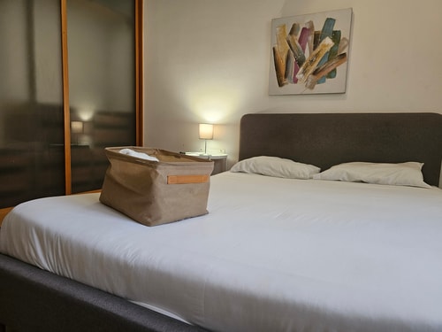 Donya room| Faro centre stay near everything