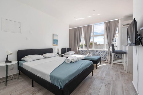 Algerya room| 3rd floor charming street & central