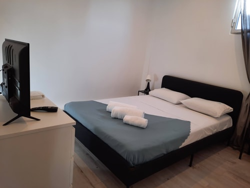 Verdya small room! 3rd floor charming street & central