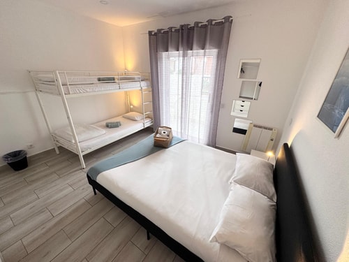 Glorya room| Steps from beach