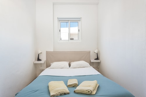 Alinya room| Stay near Faro Airport