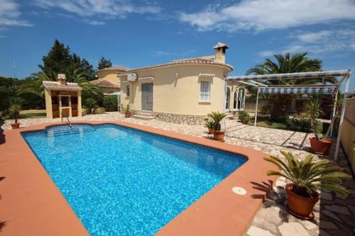 Chalet en Els Poblets muy bien cuidado con muchos extras, piscina y a tan sólo 600 m del mar
