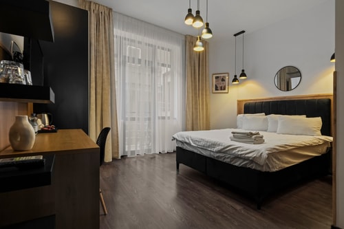 ROVAL Suite | Balcony-Yard View | Historic Centre