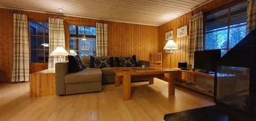 Sauna | Wi-Fi | Terrace | Wood stove | Cable TV 2 Stugor & Boende