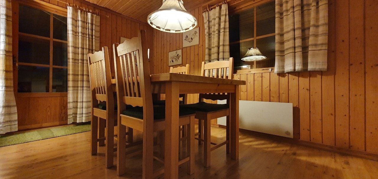 Bastu | Wi-Fi | Terrass | Braskamin | Kabel-TV 6 Stugor & Boende