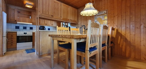 Bastu | Wi-Fi | Terrass | Braskamin | Kabel-TV 8 Stugor & Boende