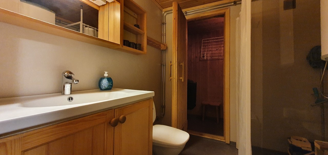 Bastu | Wi-Fi | Terrass | Braskamin | Kabel-TV 8 Stugor & Boende