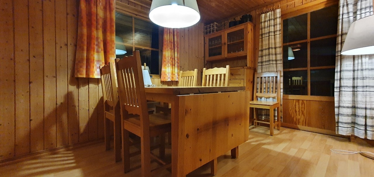 Bastu | Wi-Fi | Terrass | Braskamin | Kabel-TV 6 Stugor & Boende