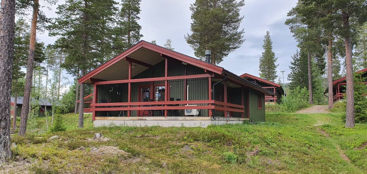 Bastu | Wi-Fi | Terrass | Braskamin | Kabel-TV Stugor & Boende