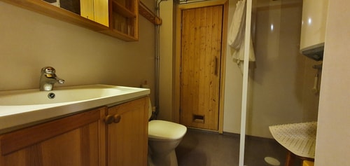 Sauna | Wi-Fi | Terrace | Wood stove | Cable TV 8 Stugor & Boende