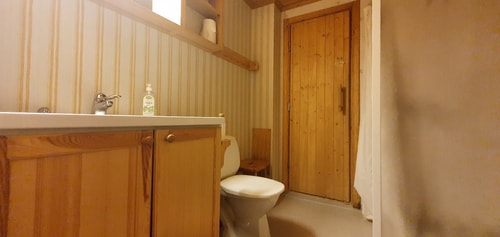 Sauna | Wi-Fi | Terrace | Wood stove | Cable TV 7 Stugor & Boende