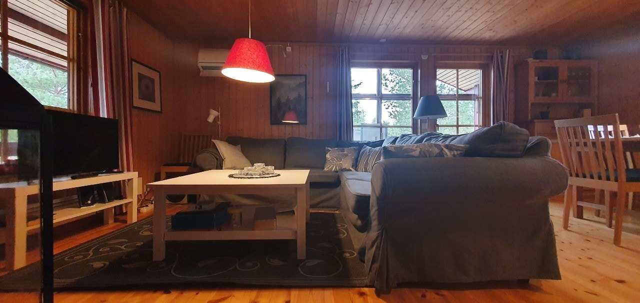 Sauna | Wi-Fi | Terrace | Wood stove | Cable TV 2 Stugor & Boende