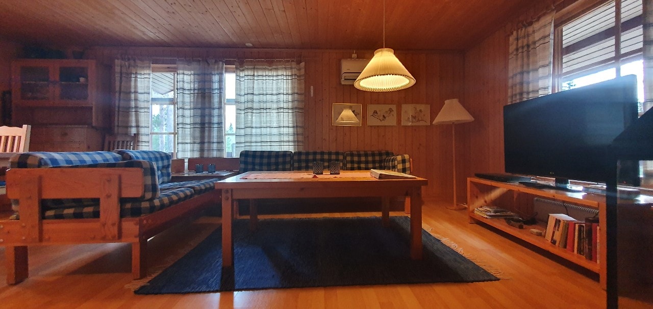 Sauna | Wi-Fi | Terrace | Wood stove | Cable TV 2 Stugor & Boende