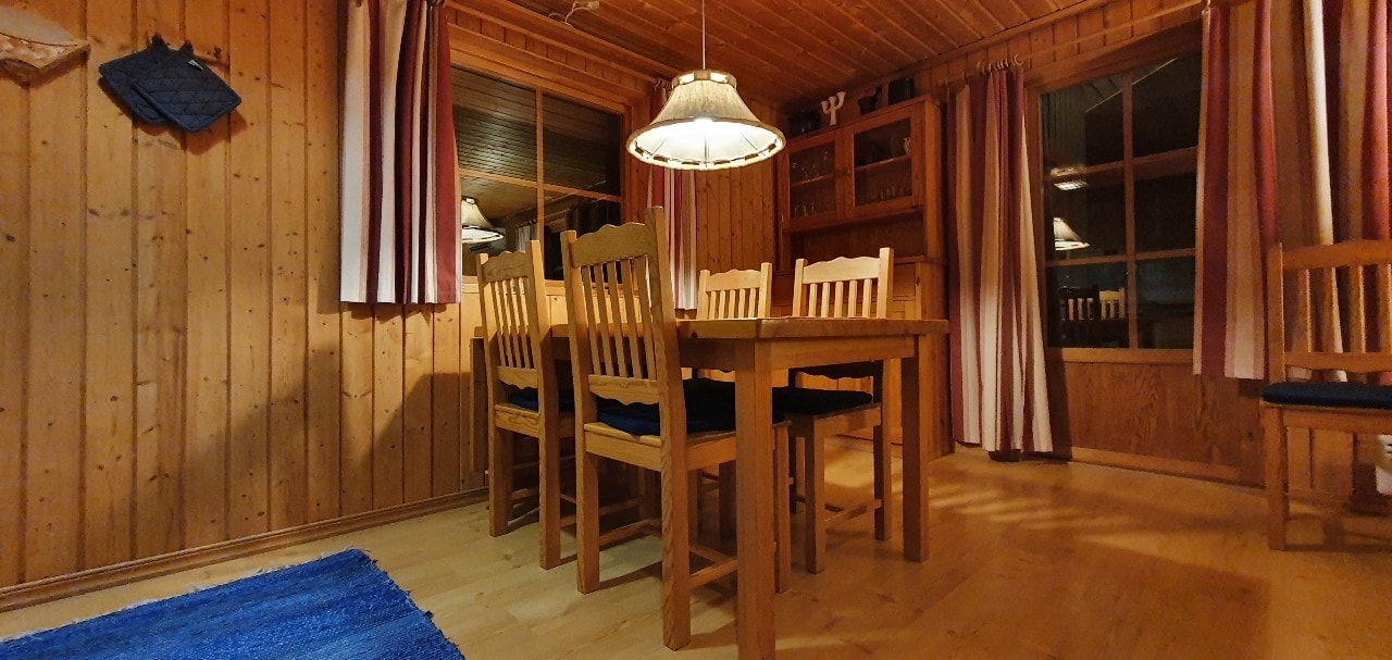 Sauna | Wi-Fi | Terrace | Wood stove | Cable TV 6 Stugor & Boende