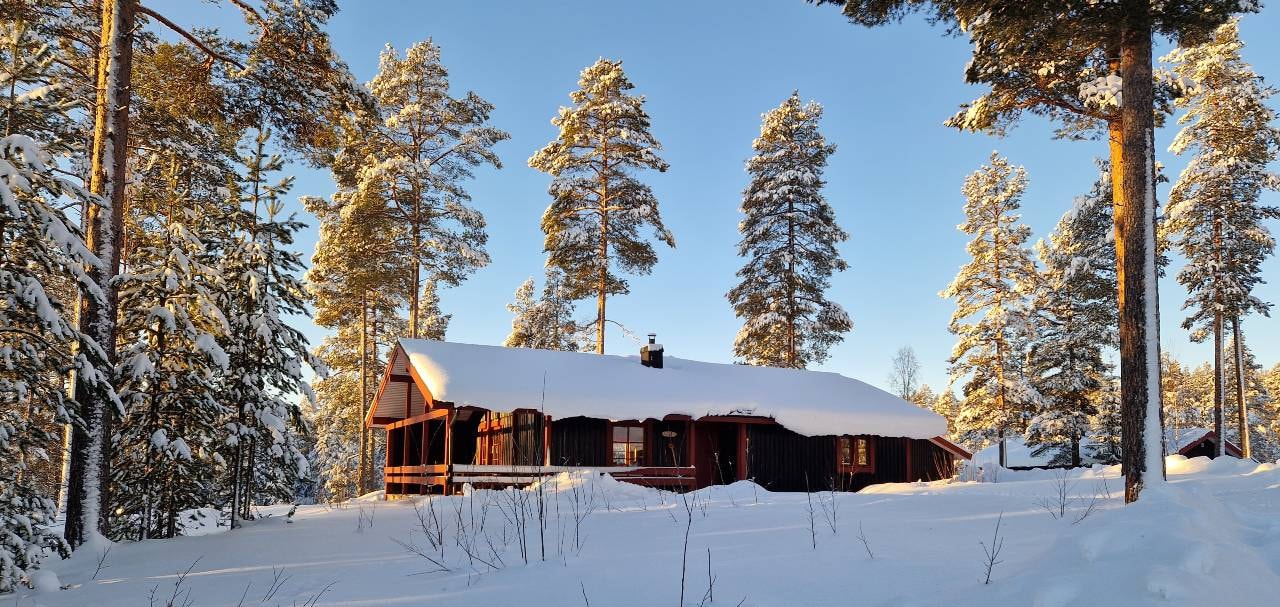 Bastu | Wi-Fi | Terrass | Braskamin | Kabel-TV Stugor & Boende