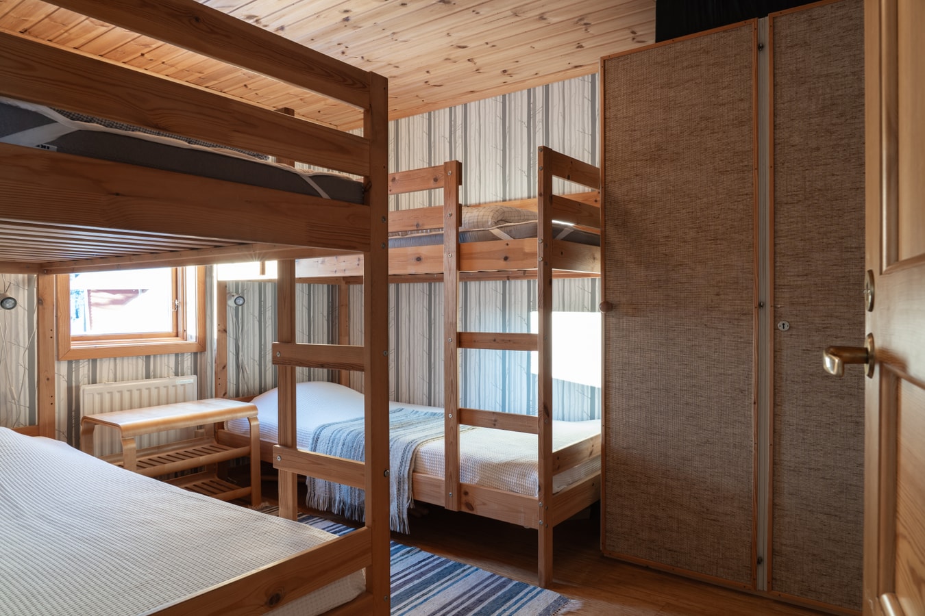 Sauna | WiFi | Terrace | Pets OK | Lakeside plot 14 Lofsdalen Home