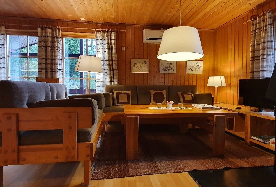 Sauna | Wi-Fi | Terrace | Wood stove | Cable TV 2 Stugor & Boende