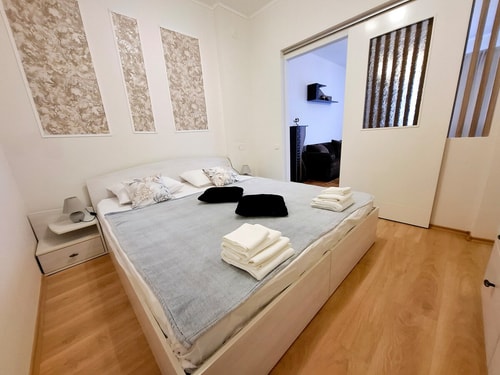 Grand Central Elegance - 2BR