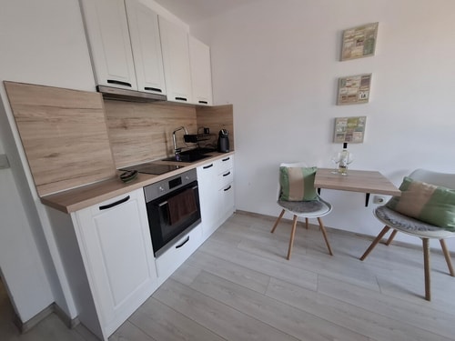 Sweet tiny house-central studio