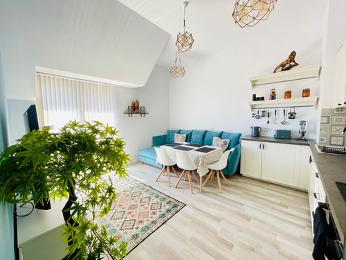 2BR Vintage Residence - Free Parking