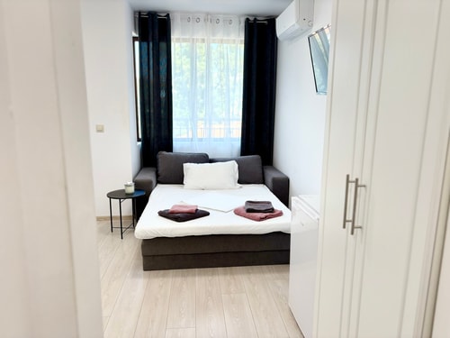 Sweet tiny house-central studio