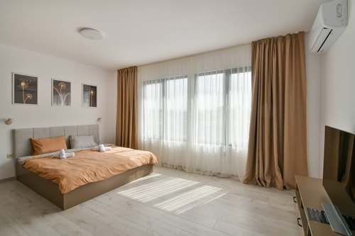 Marine Majesty 2-br central home