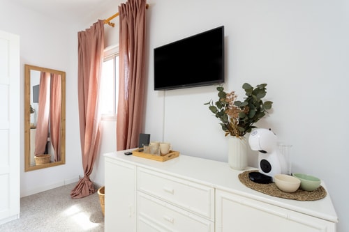 Eden Rentals 102 Surfy Stylish Bed&Coffee Balcony 1 EdenRentals