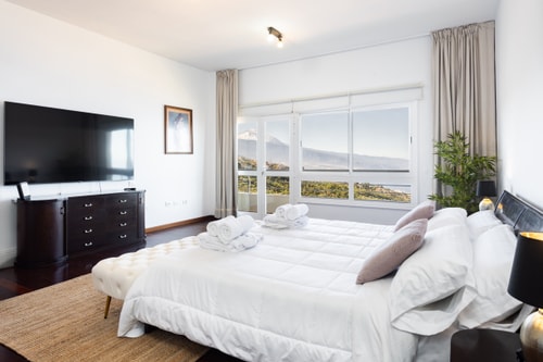 Sunset Horizon Spa Retreat by Eden Rentals Villas 5 EdenRentals