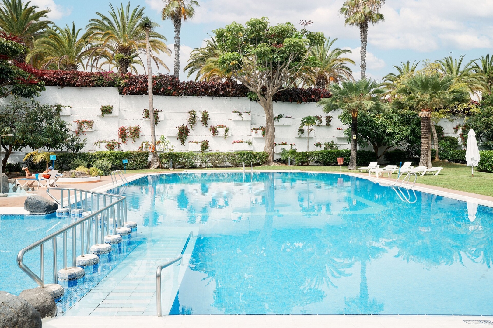 EDEN RENTALS Molino White Oasis EdenRentals