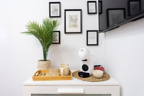 Eden Rentals 101 Surfy Stylish Bed&Coffee Room 1 EdenRentals