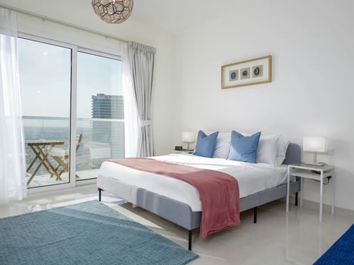 Amazing Canal View Studio in Business Bay