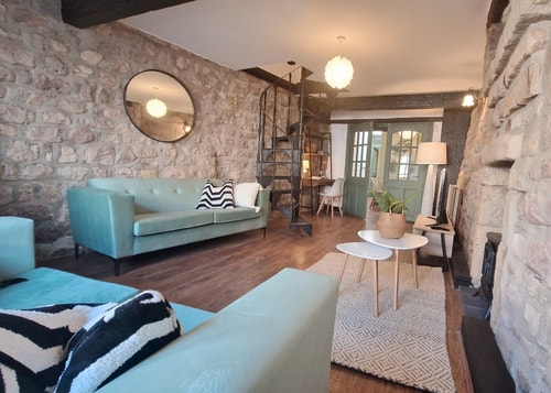 Historic 17th-Century Cottage with Hot Tub