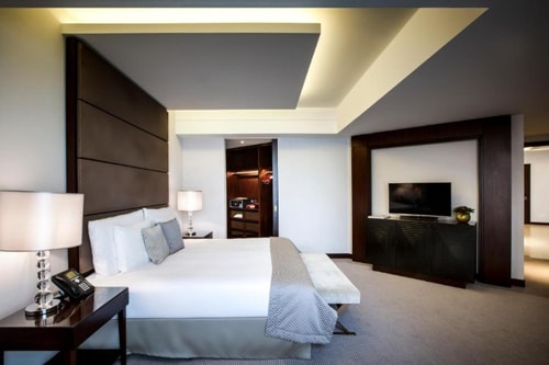 3 Bedrooms Apartment Near Observation Deck at 300 Discovery Booking LLC