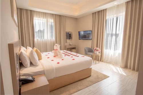 Three Bedroom Apartment Near Port Saeed Plaza Discovery Booking LLC