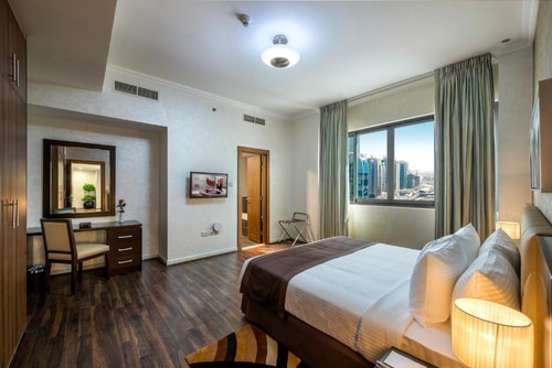 One Bedroom Apartment Walk to Dubai Marina Mall Discovery Booking LLC