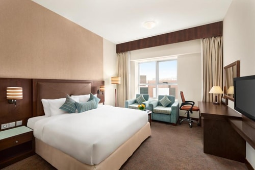 King Room Near Reef Mall Discovery Booking LLC