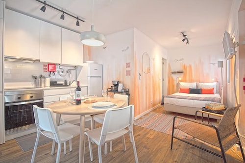 Curious Crow 1 studio w/patio • by Homeful Homes