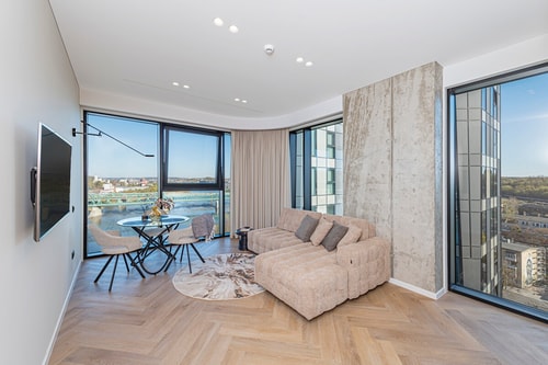 Cityscape View 1 BD Apartment by Domvia