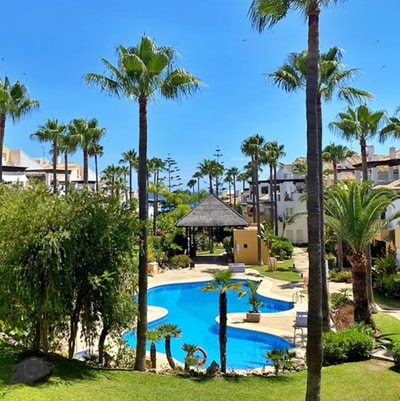 Beachfront 2 BD Apartment & Private Garden